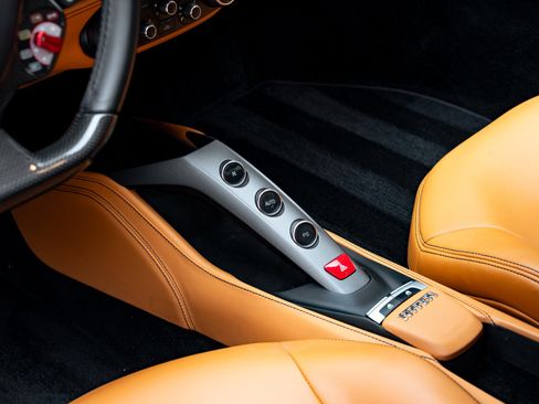 Used 2018 Ferrari 488 GTB RWD image 42