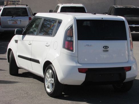 Used 2011 Kia Soul + w/ Audio Pkg image 8
