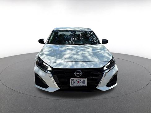 Used 2025 Nissan Altima 2.5 SV FWD image 2