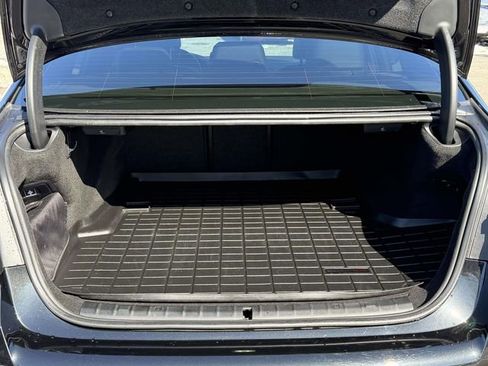 Used 2023 BMW 530e xDrive w/ Executive Package image 10