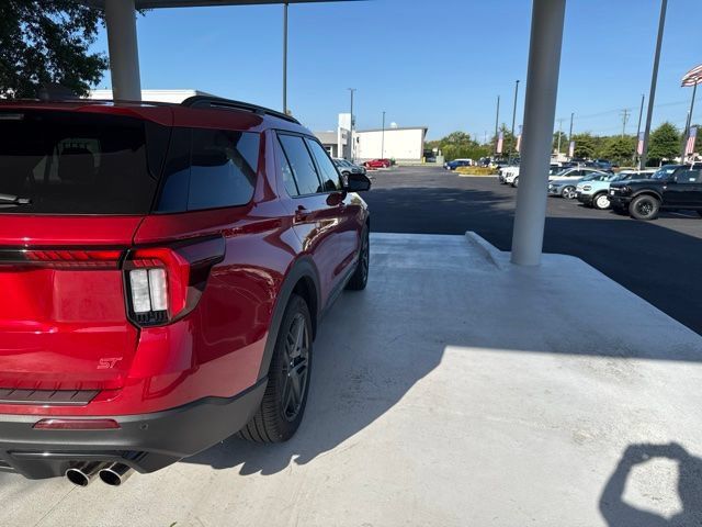 Used 2025 Ford Explorer ST AWD/4WD image 3