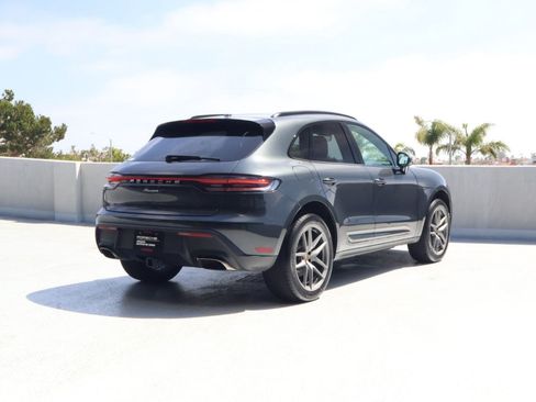 Certified 2025 Porsche Macan AWD/4WD image 9