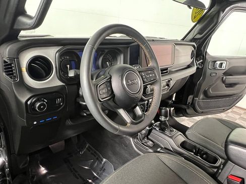 Used 2024 Jeep Wrangler Unlimited AWD/4WD image 18
