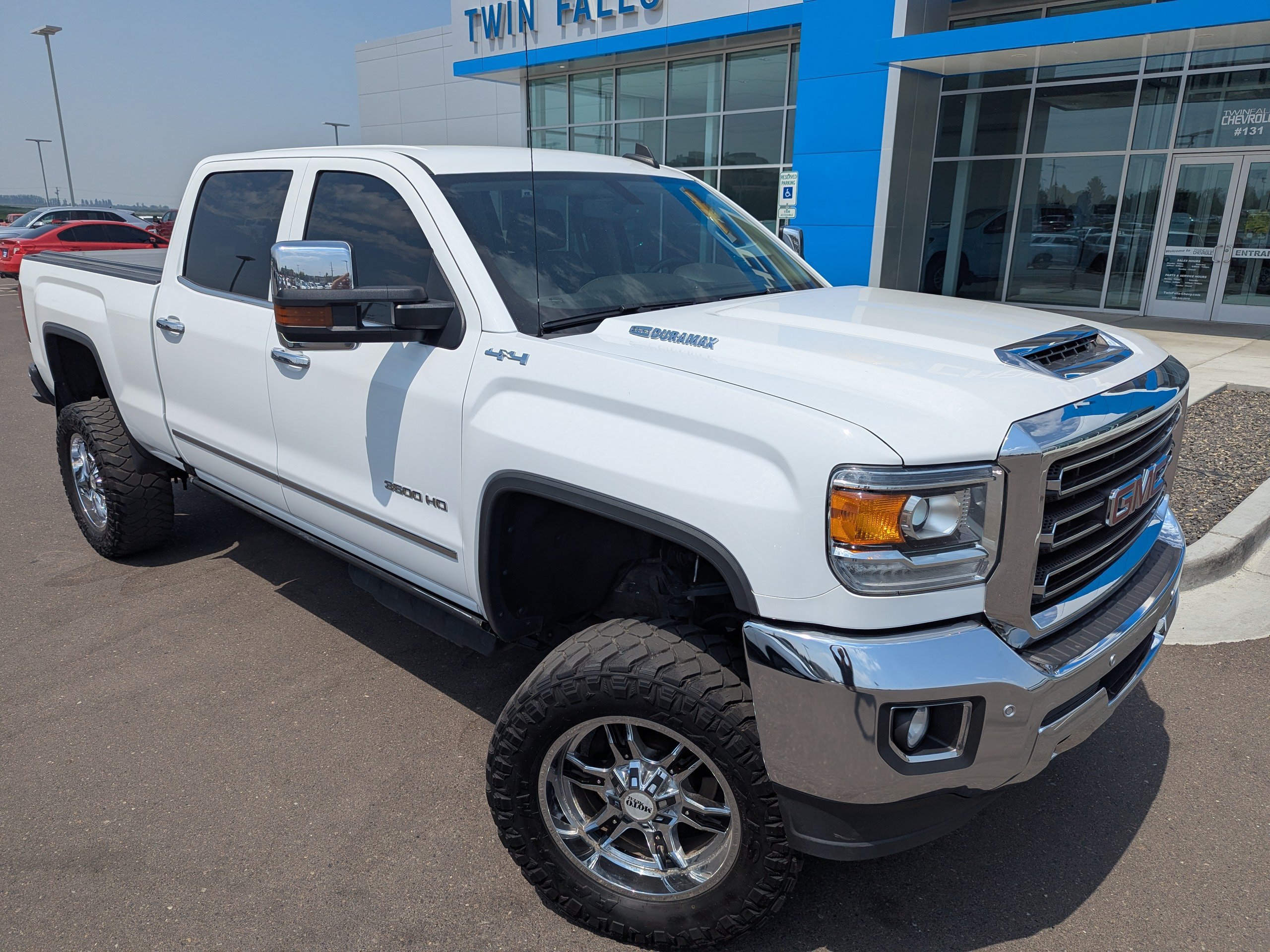 Used 2017 GMC Sierra 3500 SLT w/ Duramax Plus Package AWD/4WD image 4