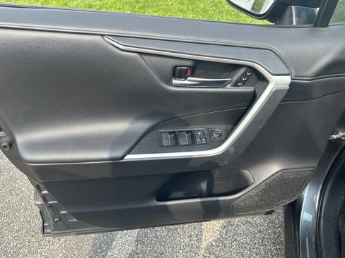 Used 2022 Toyota RAV4 Limited AWD/4WD image 11