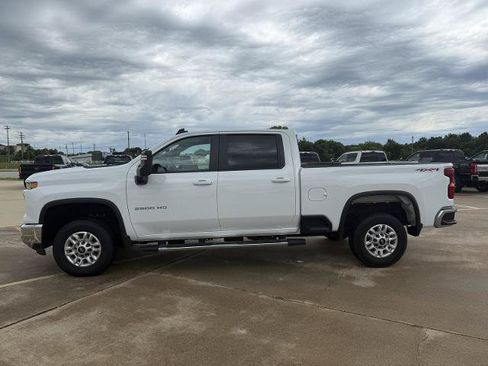 Used 2025 Chevrolet Silverado 2500 LT w/ Convenience Package AWD/4WD image 5