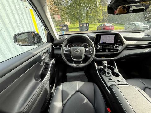 Used 2023 Toyota Highlander XLE image 41