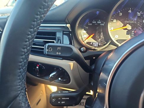 Used 2021 Porsche Macan image 21