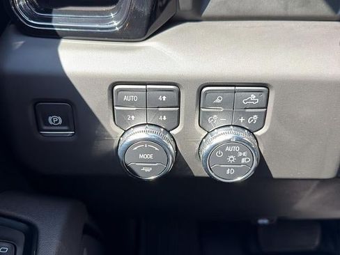 Used 2025 GMC Sierra 1500 AT4 w/ AT4 Preferred Package AWD/4WD image 37