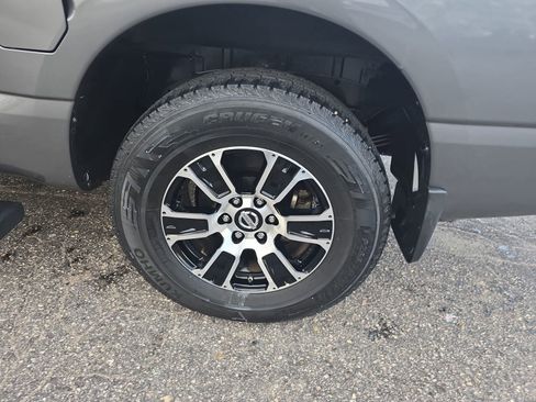 Used 2021 Nissan Titan SV w/ SV Convenience Package image 35