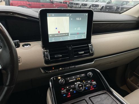 Used 2021 Lincoln Navigator Reserve w/ Luxury Package image 11