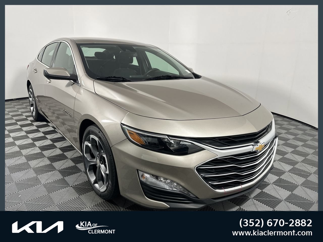Used 2024 Chevrolet Malibu LT FWD image 1