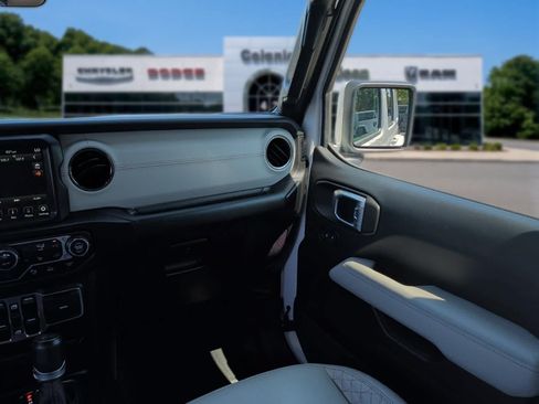Used 2021 Jeep Wrangler Unlimited Sahara AWD/4WD image 33