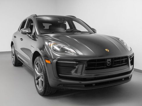 Certified 2025 Porsche Macan image 8