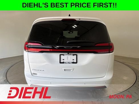 New 2027 Chrysler Pacifica Select FWD image 6
