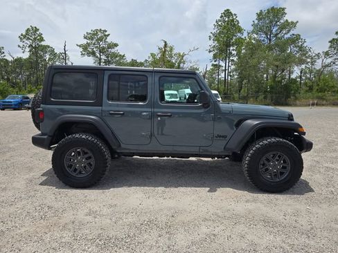 Used 2024 Jeep Wrangler Unlimited Sport AWD/4WD image 3