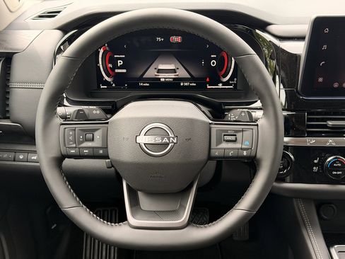 New 2026 Nissan Pathfinder Platinum FWD image 14