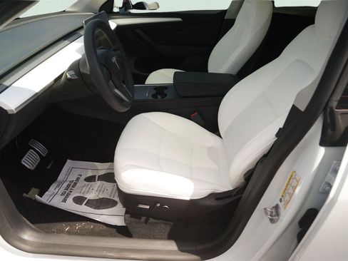 Used 2022 Tesla Model Y Performance AWD/4WD image 9