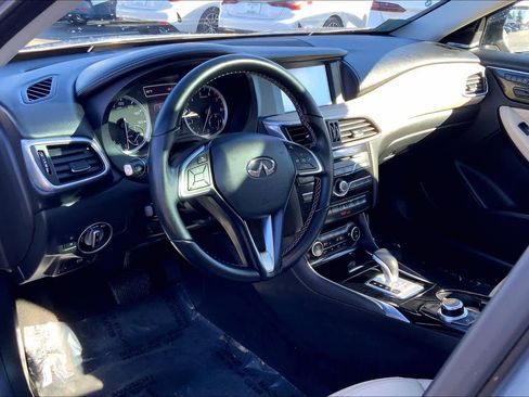 Used 2018 INFINITI QX30 Premium w/ Cargo Package image 17