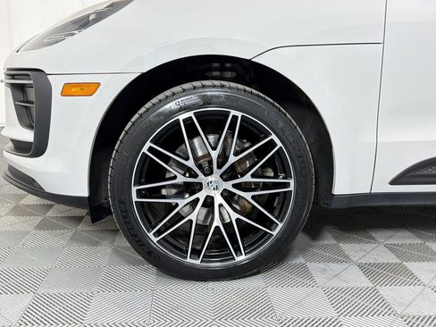 Certified 2022 Porsche Macan image 14