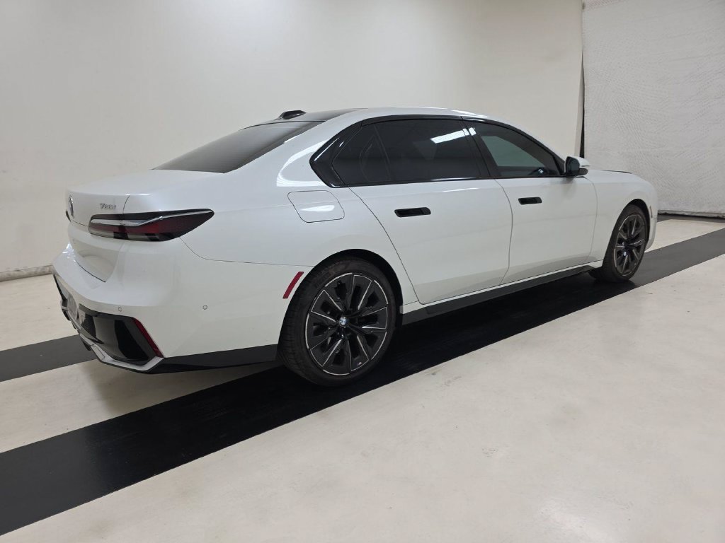 Used 2023 BMW 740i RWD image 2