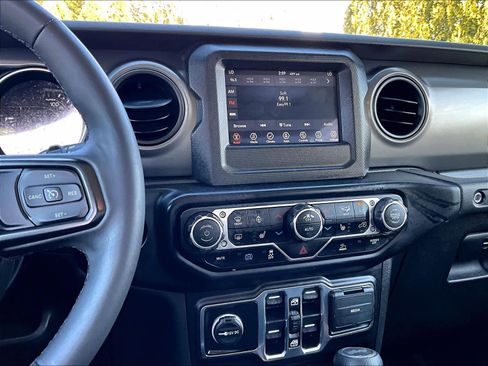 Used 2023 Jeep Wrangler Unlimited w/ Cold Weather Group image 18