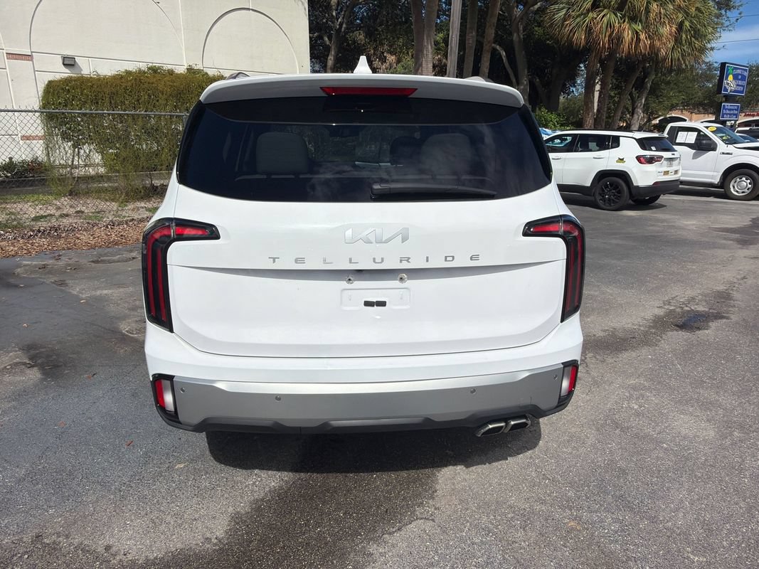 Used 2023 Kia Telluride EX w/ EX Captain's Chair Package FWD image 4
