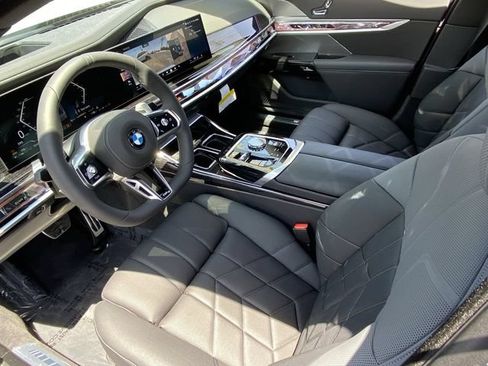 Used 2025 BMW 740i w/ Premium Package RWD image 18