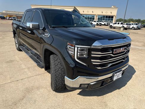 Used 2023 GMC Sierra 1500 SLT AWD/4WD image 18