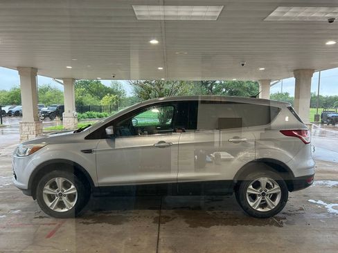 Used 2015 Ford Escape SE FWD image 8