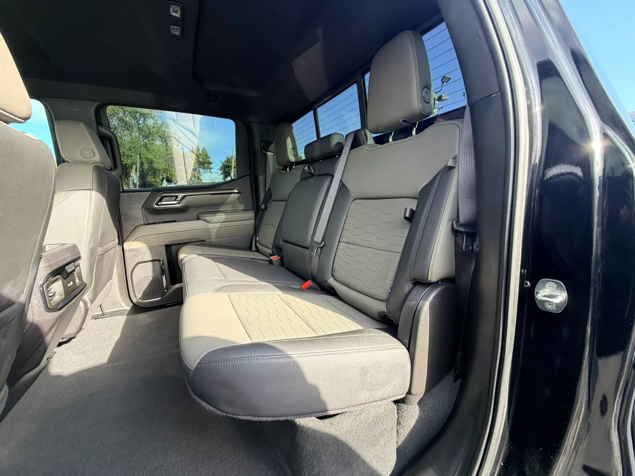 Used 2024 Chevrolet Silverado 1500 ZR2 w/ Technology Package AWD/4WD image 22