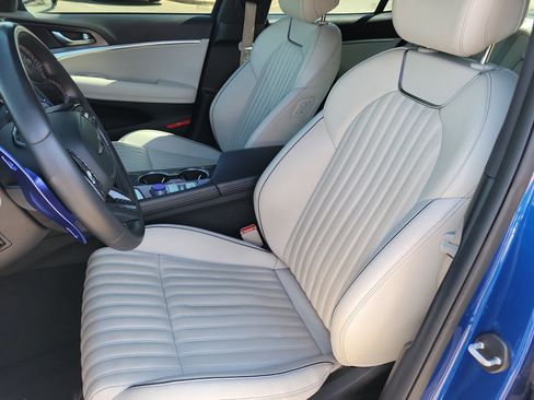 Used 2025 Genesis G70 2.5T w/ Sport Prestige Package image 4