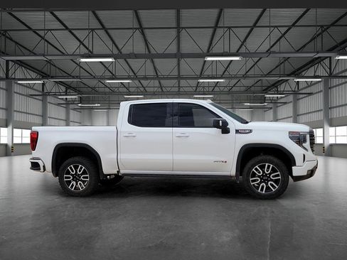Used 2023 GMC Sierra 1500 AT4 w/ AT4 Premium Package AWD/4WD image 5