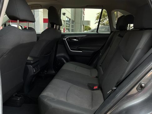Used 2019 Toyota RAV4 XLE w/ Carpet Mat Package FWD image 10