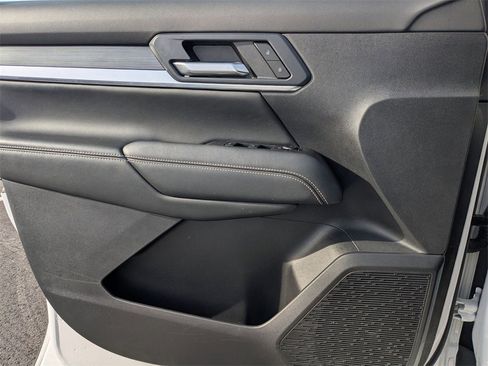 Used 2025 GMC Terrain Elevation image 13