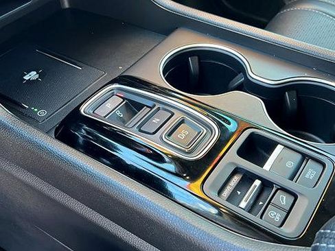 Used 2025 Honda Pilot Elite image 21