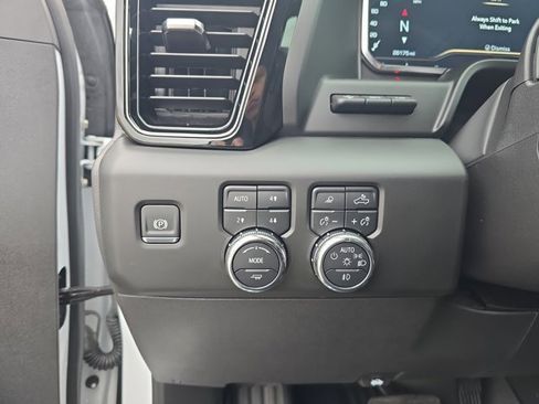 Used 2025 GMC Sierra 1500 AT4 w/ AT4 Premium Package image 22