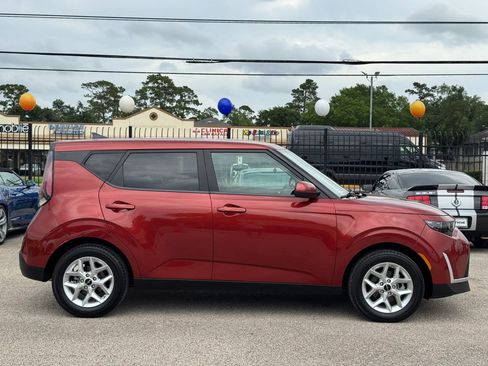Used 2023 Kia Soul LX w/ Option Group 015 FWD image 11