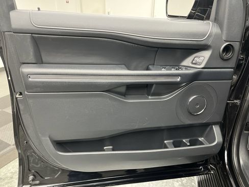 Used 2023 Ford Expedition XLT image 9