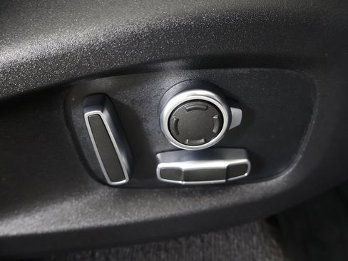 Used 2020 Jaguar F-PACE SVR image 37