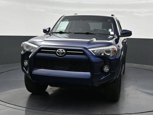 Used 2020 Toyota 4Runner SR5 AWD/4WD image 9