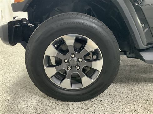 Used 2018 Jeep Wrangler Unlimited Sahara AWD/4WD image 11