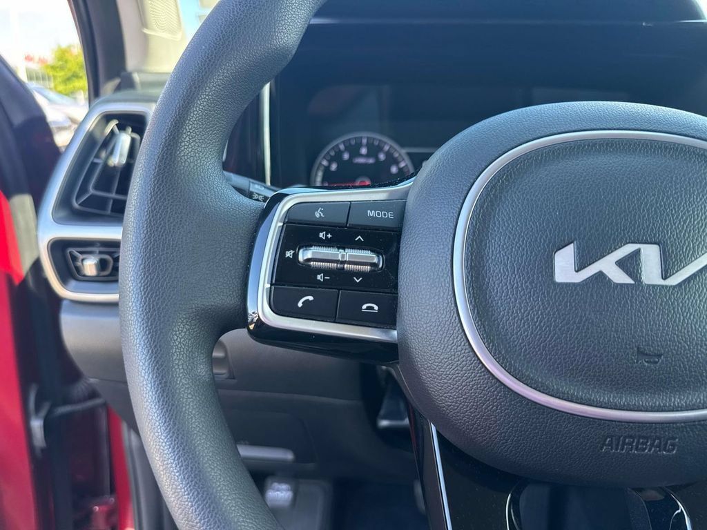 Used 2022 Kia Sorento LX FWD image 28