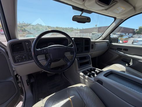 Used 2004 GMC Sierra 3500 SLT w/ Heavy-Duty Power Package AWD/4WD image 17