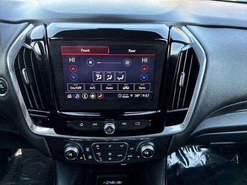 Used 2022 Chevrolet Traverse LT image 16