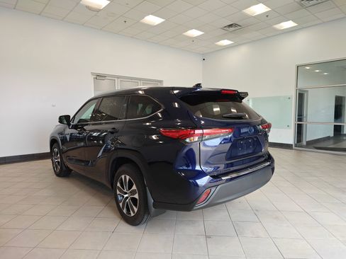 Used 2021 Toyota Highlander XLE image 5