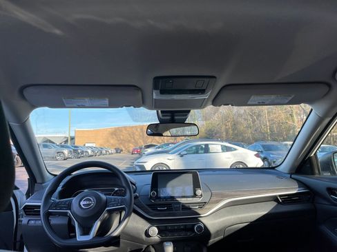 Used 2025 Nissan Altima 2.5 SV image 33