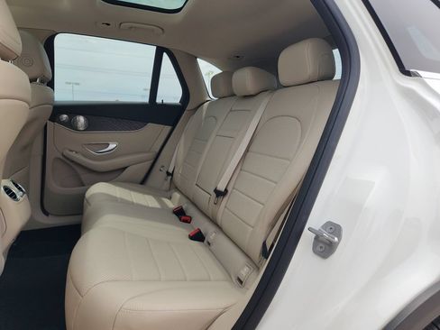 Used 2018 Mercedes-Benz GLC 300 4MATIC image 4