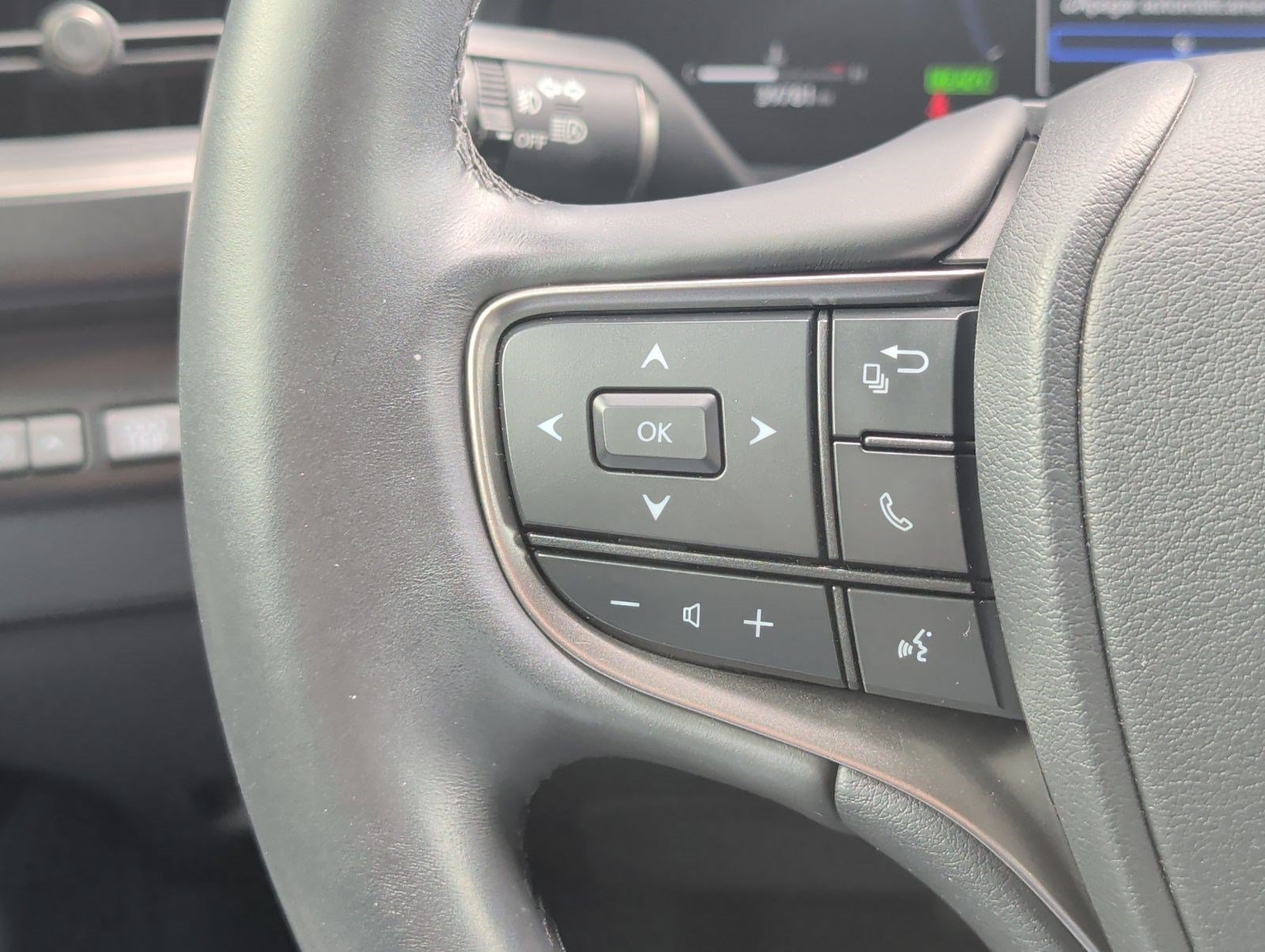Used 2025 Lexus UX 300h FWD w/ Accessory Package (Z1) image 14