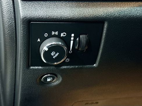 Used 2019 Jeep Grand Cherokee Altitude image 11